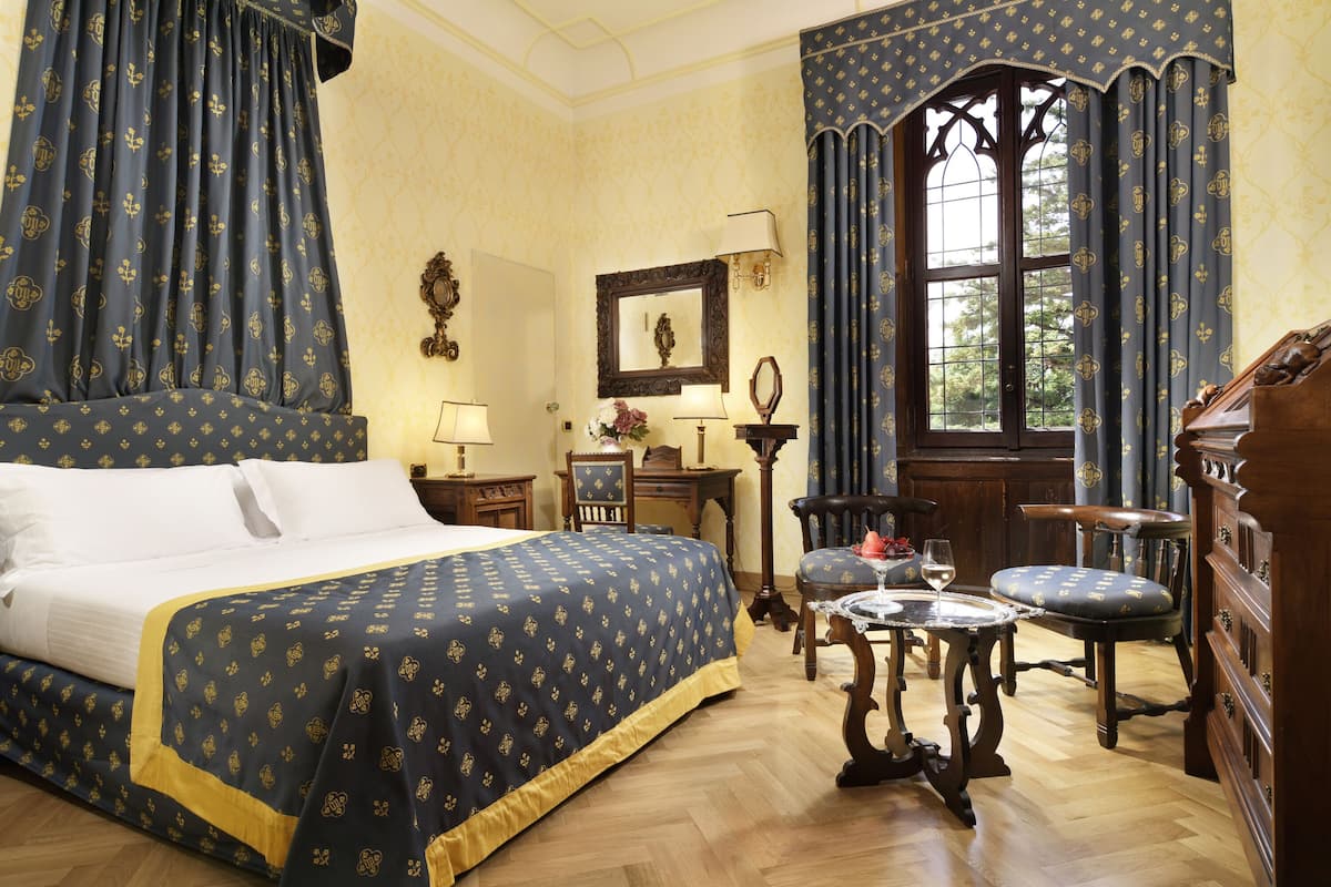 1 bedroom, premium bedding, down comforters, minibar