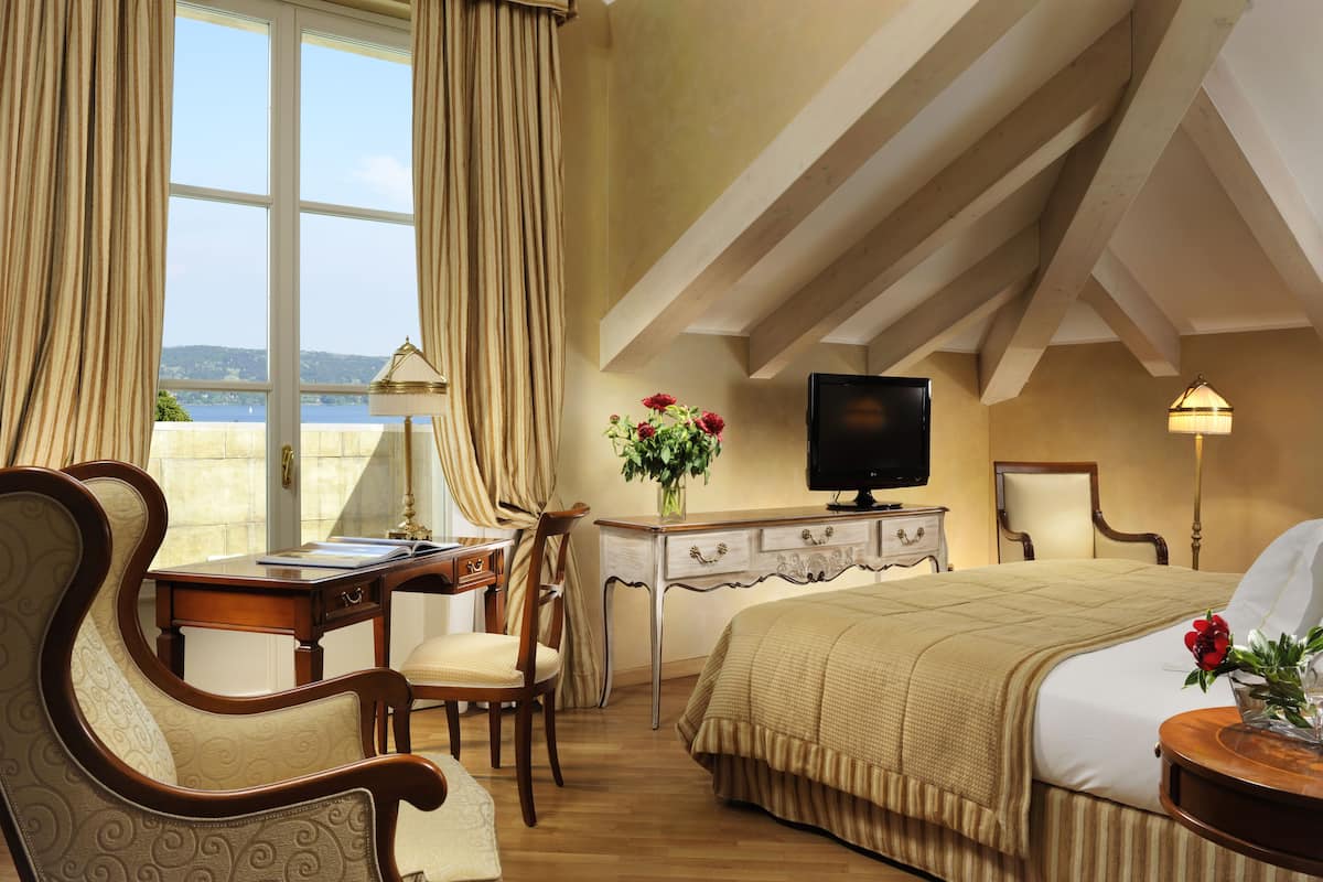 1 bedroom, premium bedding, down duvets, minibar