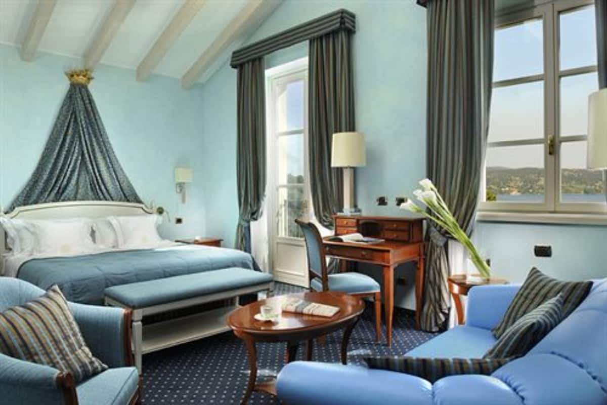 1 sovrum, sängtillbehör av högsta kvalitet, duntäcken och minibar