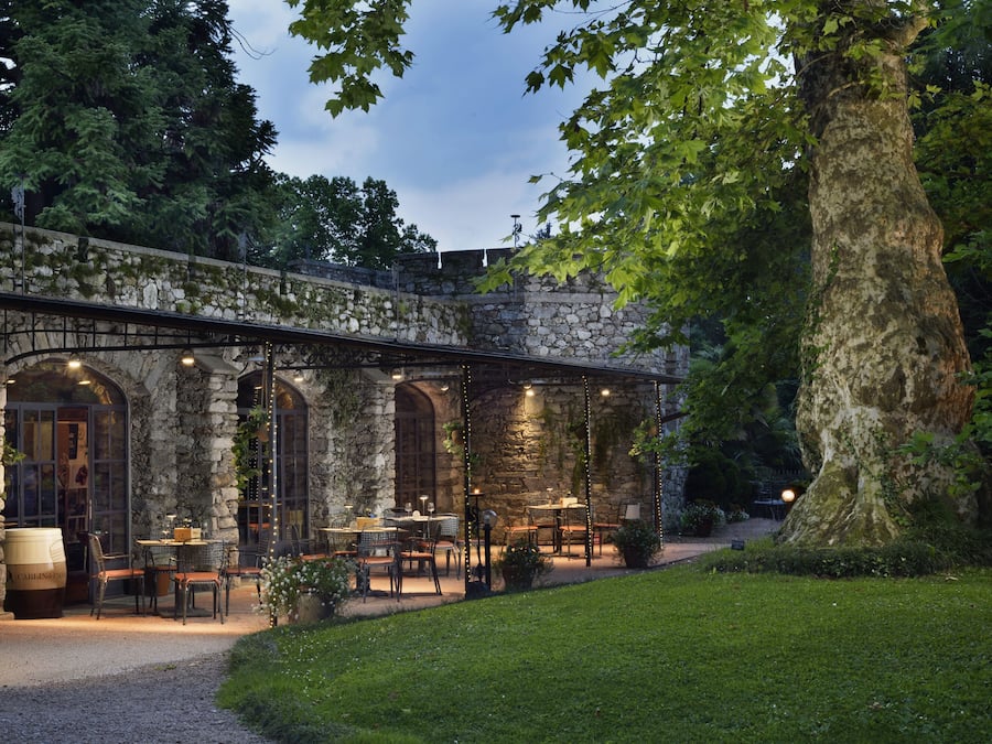 3 restauranter; serverer frokost, aftensmad og italienske retter