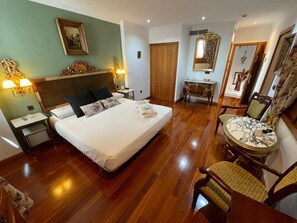 Minibar, in-room safe, soundproofing, free WiFi