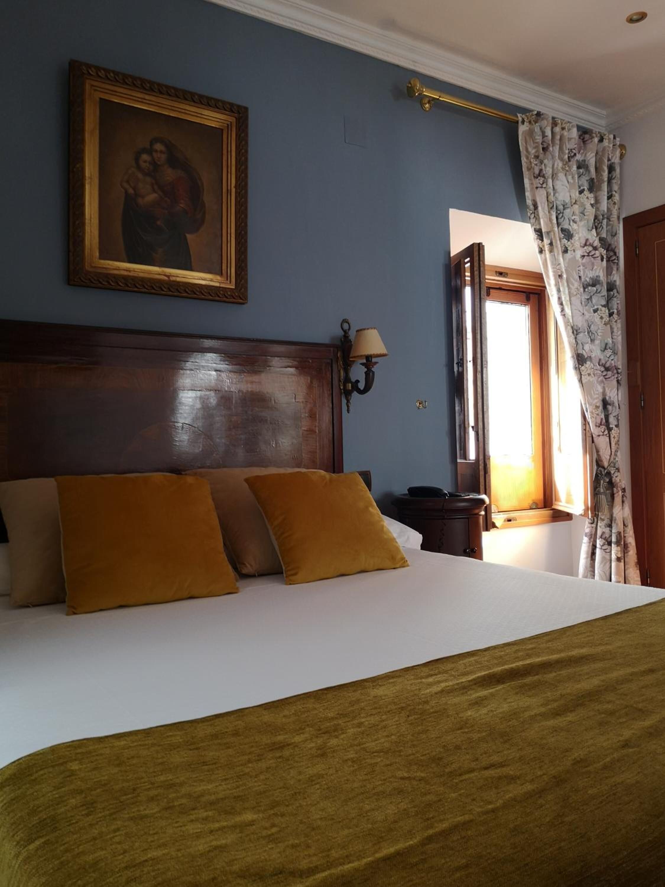 minibar, in-room safe, soundproofing, free wifi