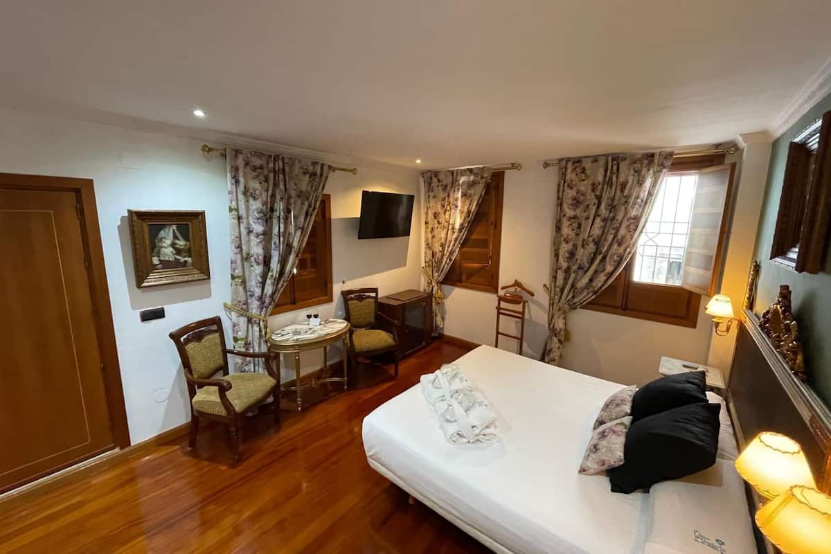 minibar, in-room safe, soundproofing, free wifi