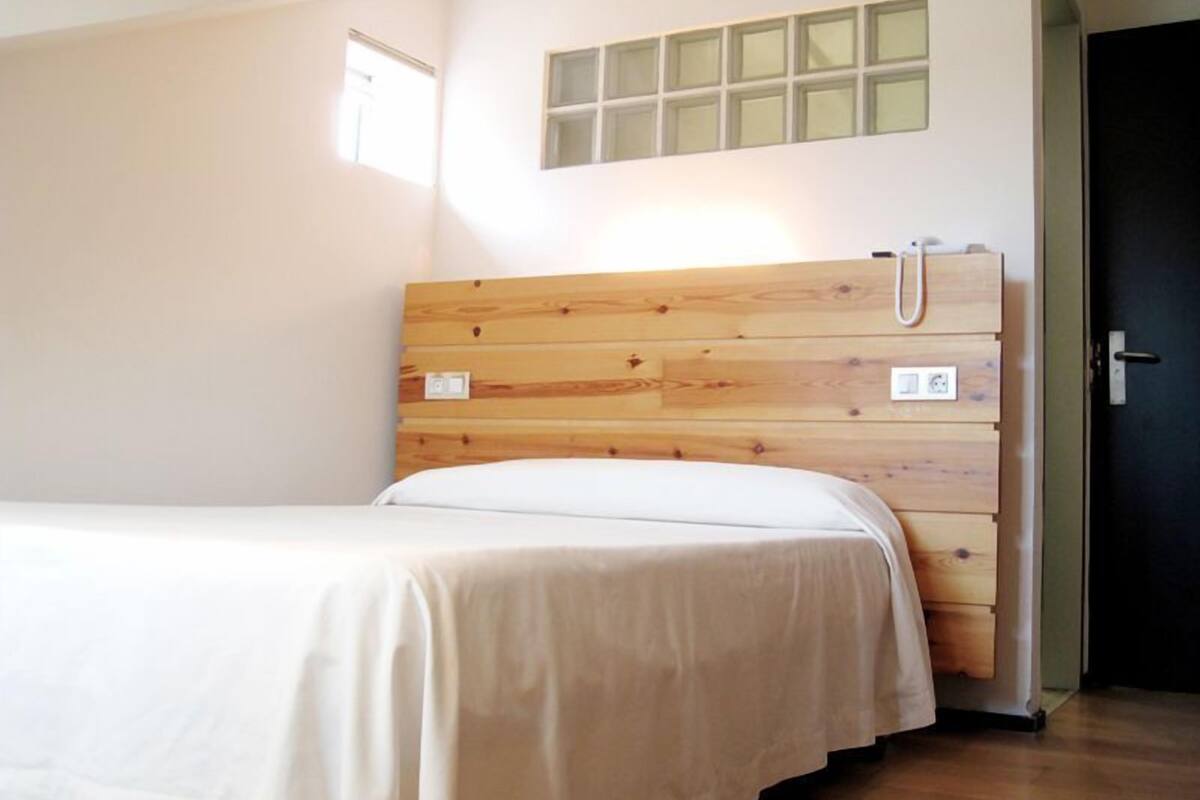 Single Room | In-room safe, cribs (free), WiFi (free)