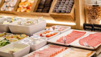 Desayuno buffet diario (EUR 18.50 por persona)