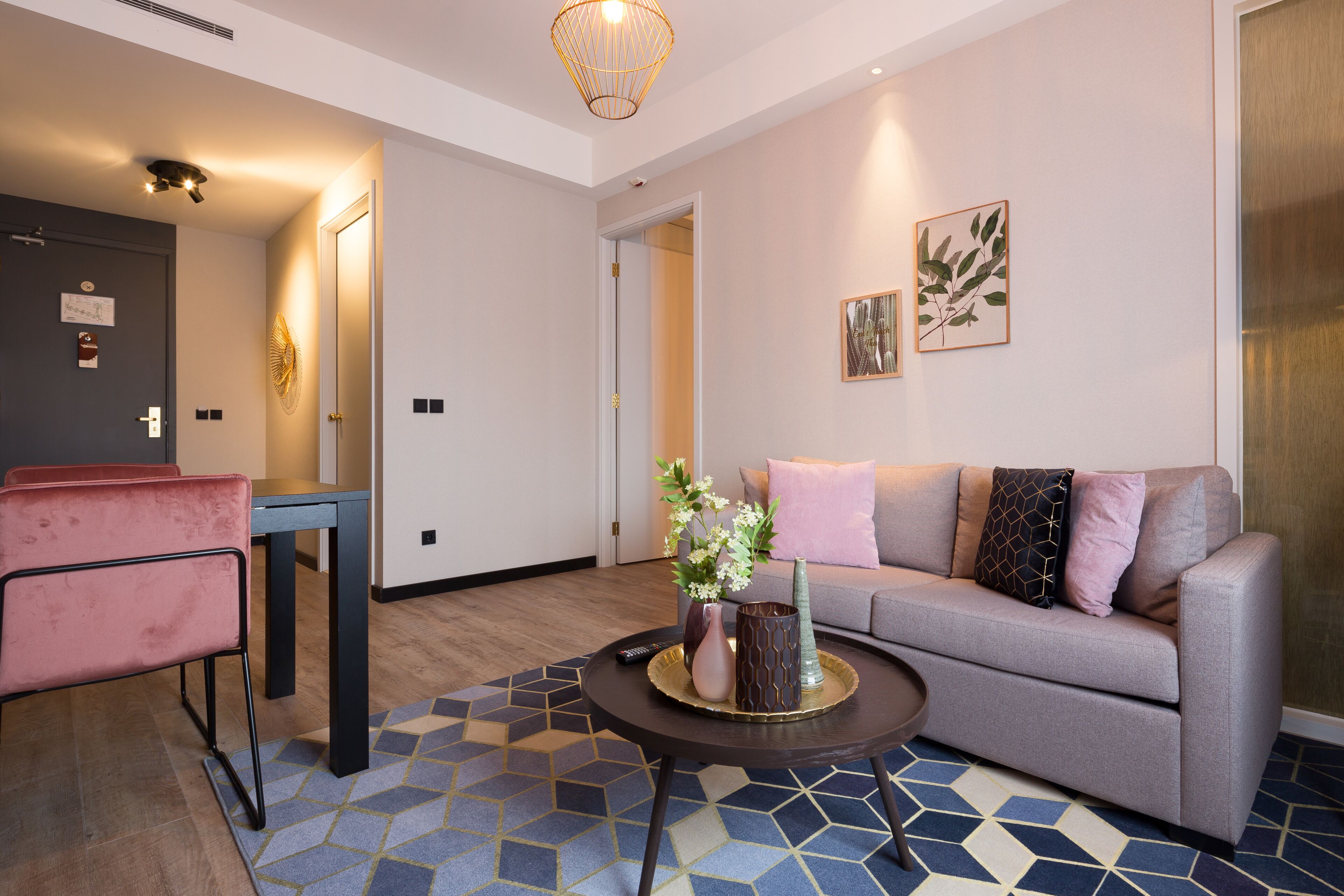 Deluxe studio, 1 kingsize bed met slaapbank | Een kluis op de kamer, een strijkplank/strijkijzer, gratis wifi