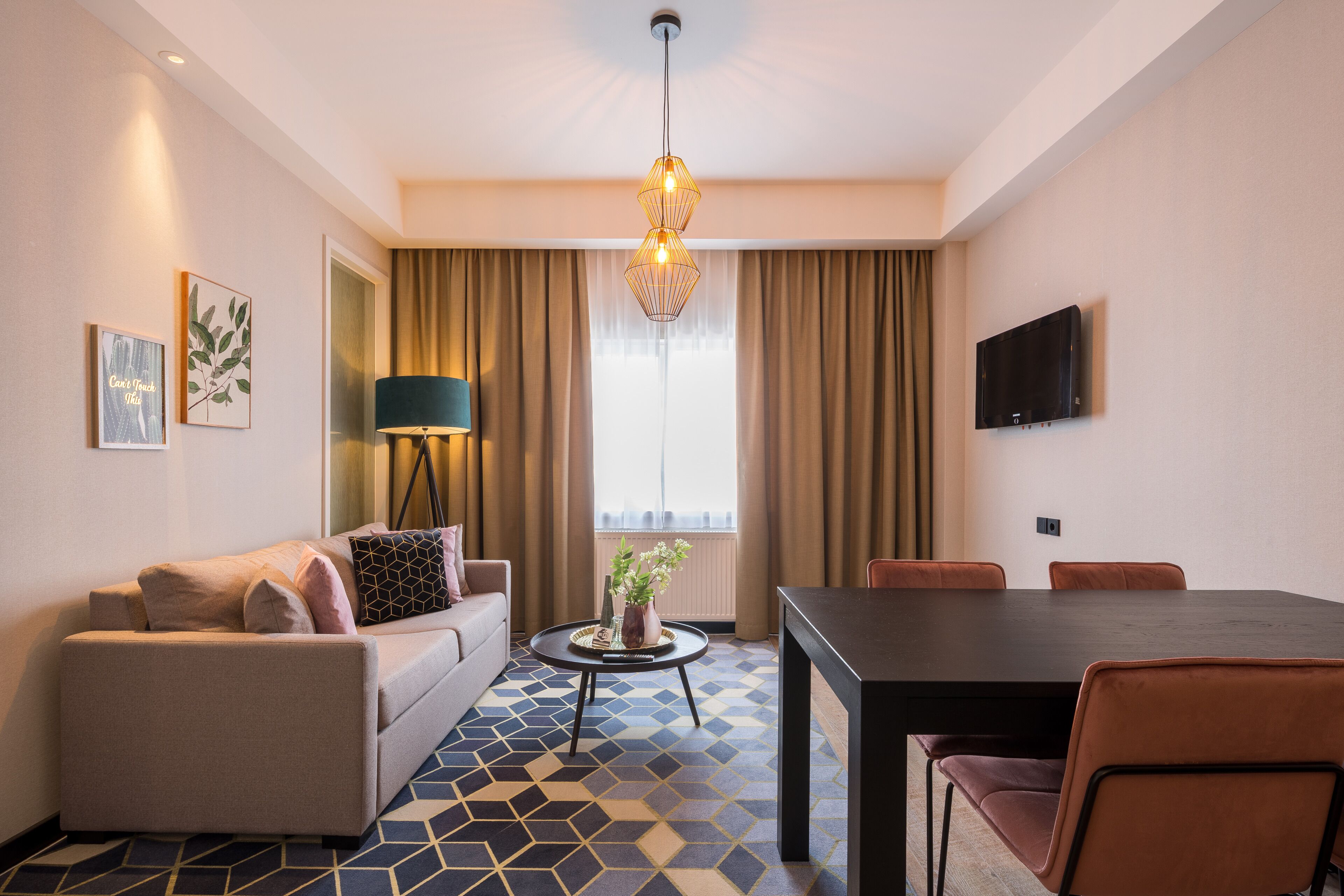 Deluxe studio, 1 kingsize bed met slaapbank | Een kluis op de kamer, een strijkplank/strijkijzer, gratis wifi