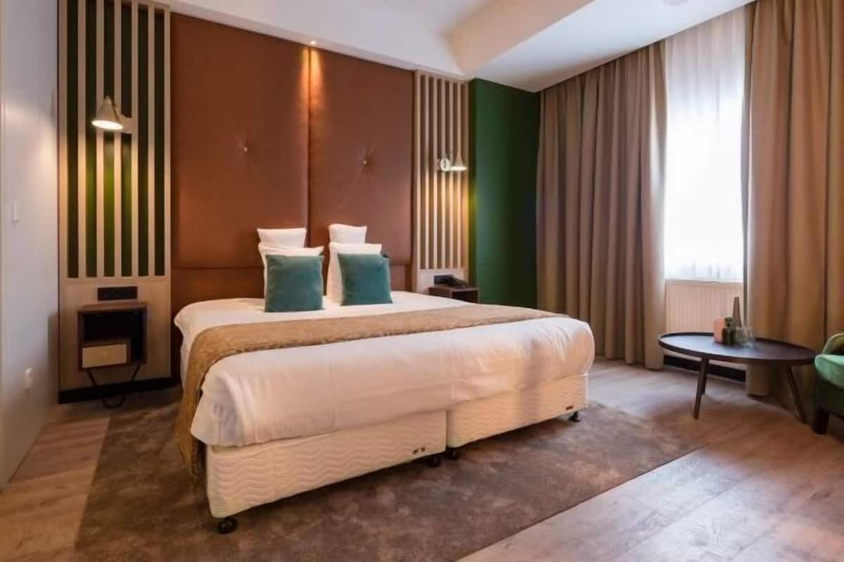 Cofres nos quartos, ferros/tábuas de passar roupa, Wi-Fi de cortesia