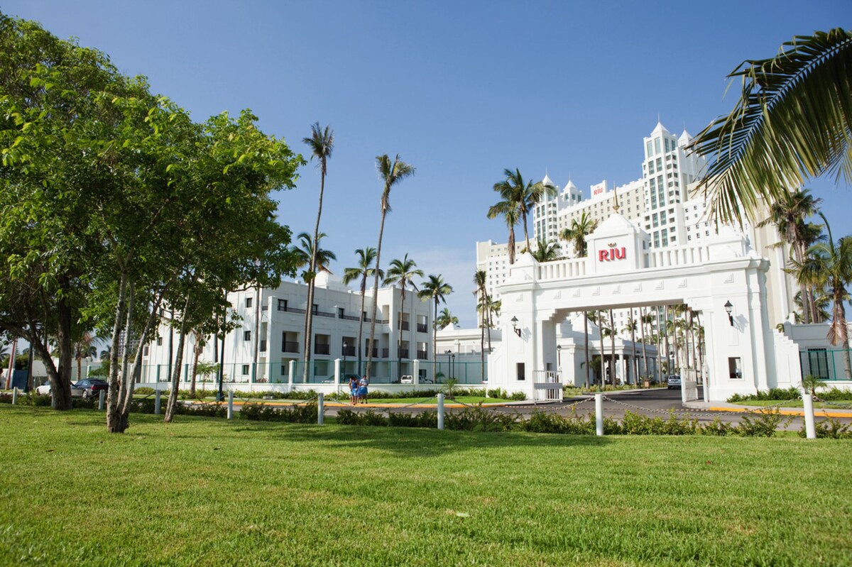 Vista frontal de la propiedad