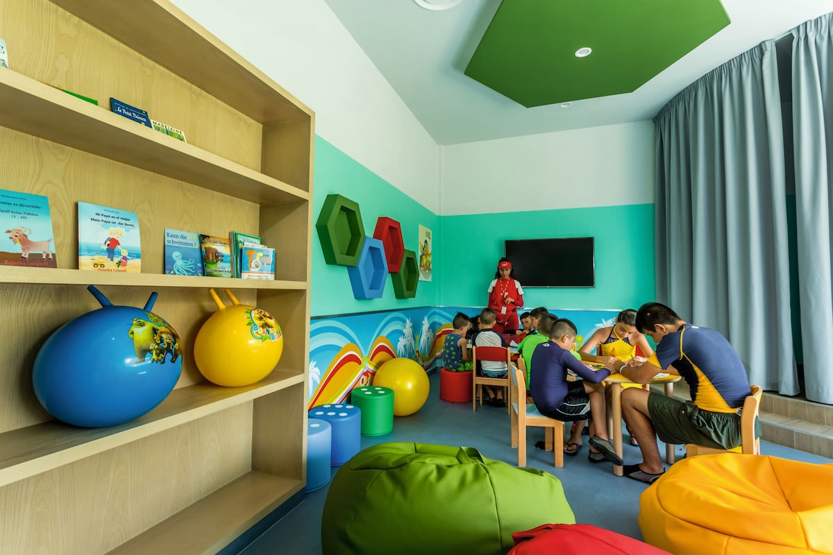 Área de juegos infantiles techada