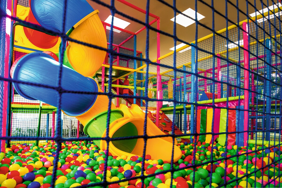 Área de juegos infantiles techada