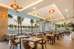 5 restaurants, breakfast, lunch, dinner served; Asian cuisine