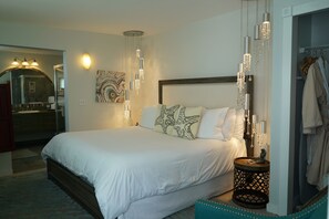 Chambre Standard, 1 très grand lit, non-fumeurs, baignoire à jets (Courtyard Retreat) | Espace de travail pour ordinateur portable, Wi-Fi gratuit