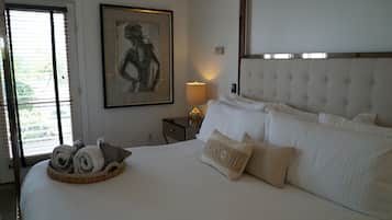 Standard Room, 1 King Bed, Non Smoking, Jetted Tub, Balcony (Room With it All) | Laptop workspace, free WiFi