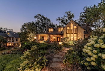 Stonehurst Place Bed & Breakfast