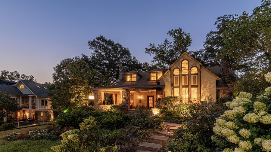 Stonehurst Place Bed & Breakfast