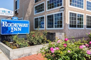 Exterior - Rodeway Inn Cypress - Buena Park (Cypress)