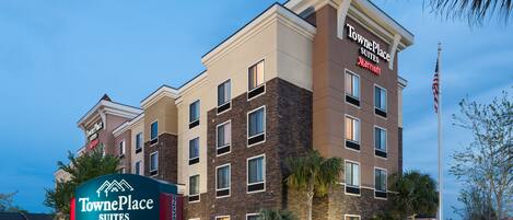 TownePlace Suites by Marriott with a modern design, multiple floors, and a prominent American flag.