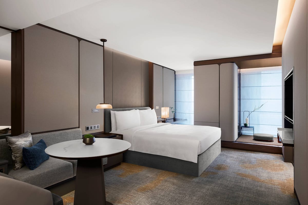 Kamar, 1 Tempat Tidur King, Bebas Asap Rokok | 1 kamar tidur, seprai premium, selimut bulu angsa, dan minibar