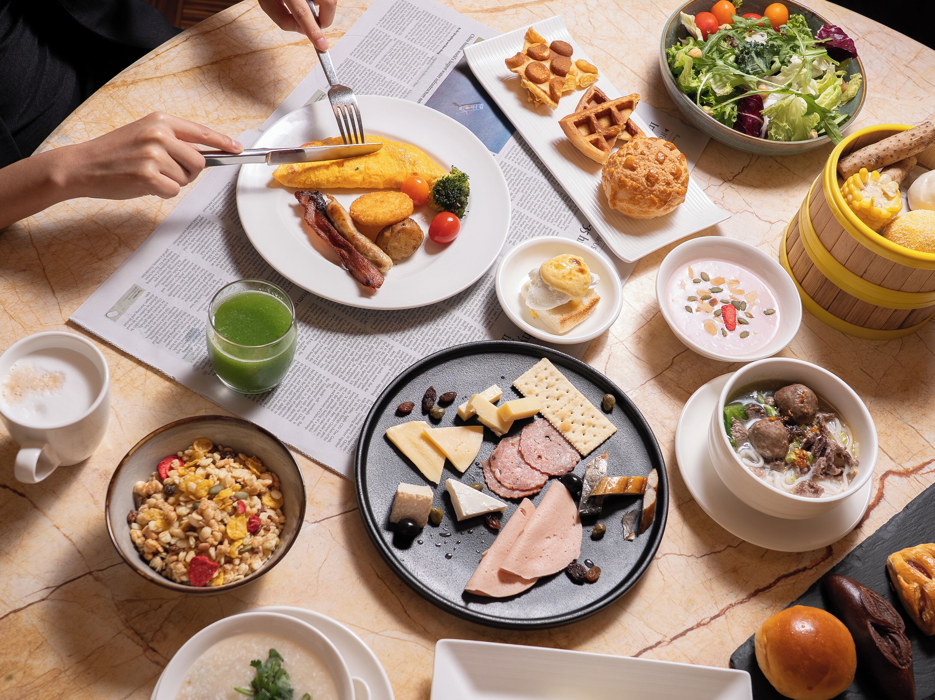 Daily buffet breakfast (CNY 198 per person)