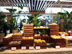 每日付費供應吃到飽自助式早餐