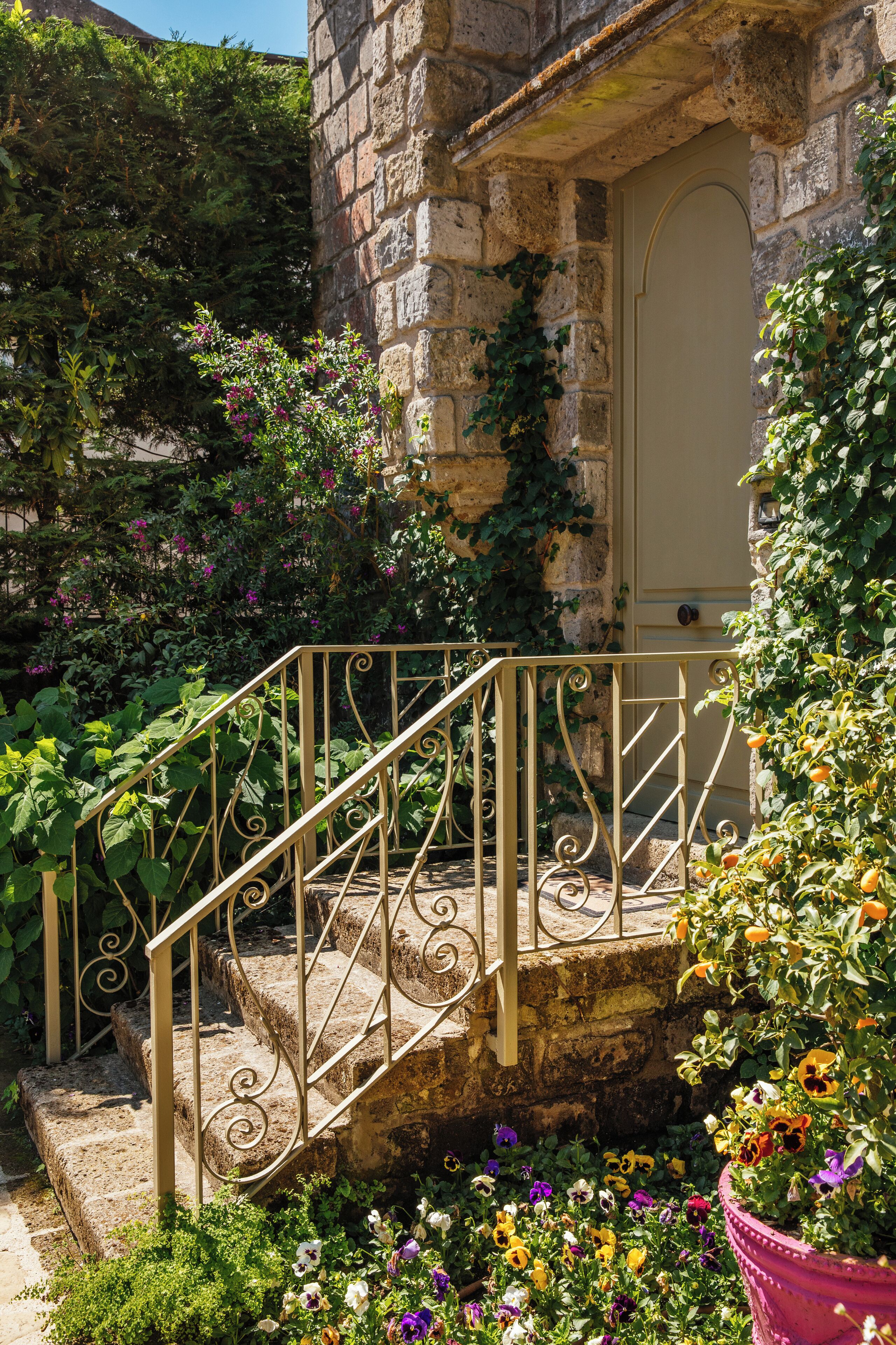 Junior-suite | Minibar, pengeskab på værelset, individuelt design