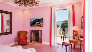 Phòng Suite Superior | Minibar, két bảo mật tại phòng, trang trí khác biệt