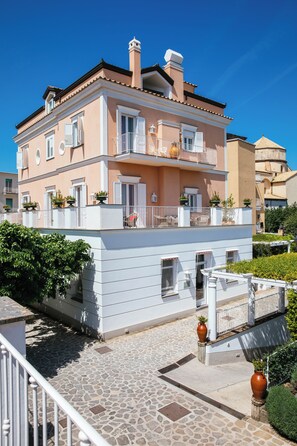 Front of property - Boutique Hotel Ristorante Don Alfonso 1890 (Massa Lubrense)