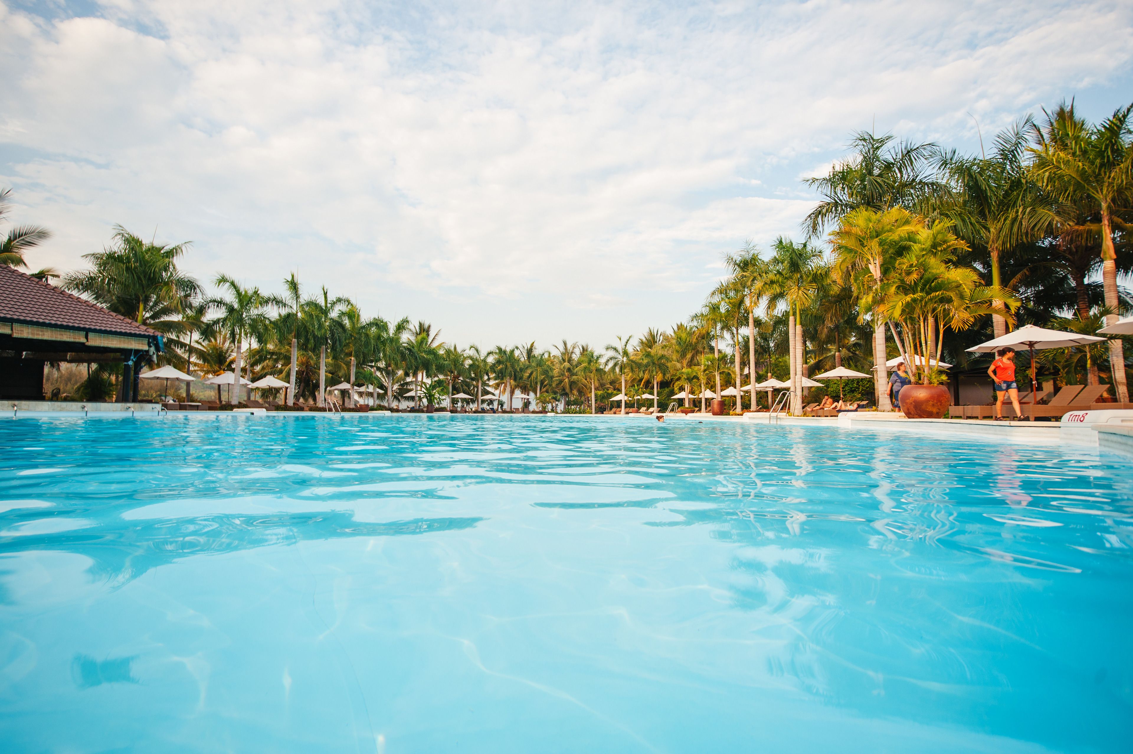 Outdoor pool, pool umbrellas, sun loungers