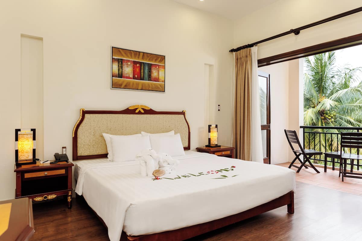 Junior Suite | 1 bedroom, minibar, in-room safe, desk