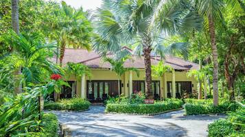 Bungalow, Garden View