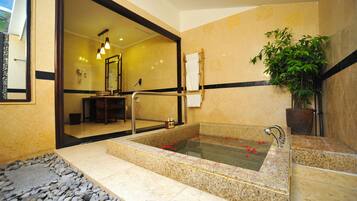 Bungalow - havudsigt | Badeværelse | Gratis toiletartikler, hårtørrer, badekåber, hjemmesko