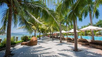 Outdoor pool, pool umbrellas, sun loungers