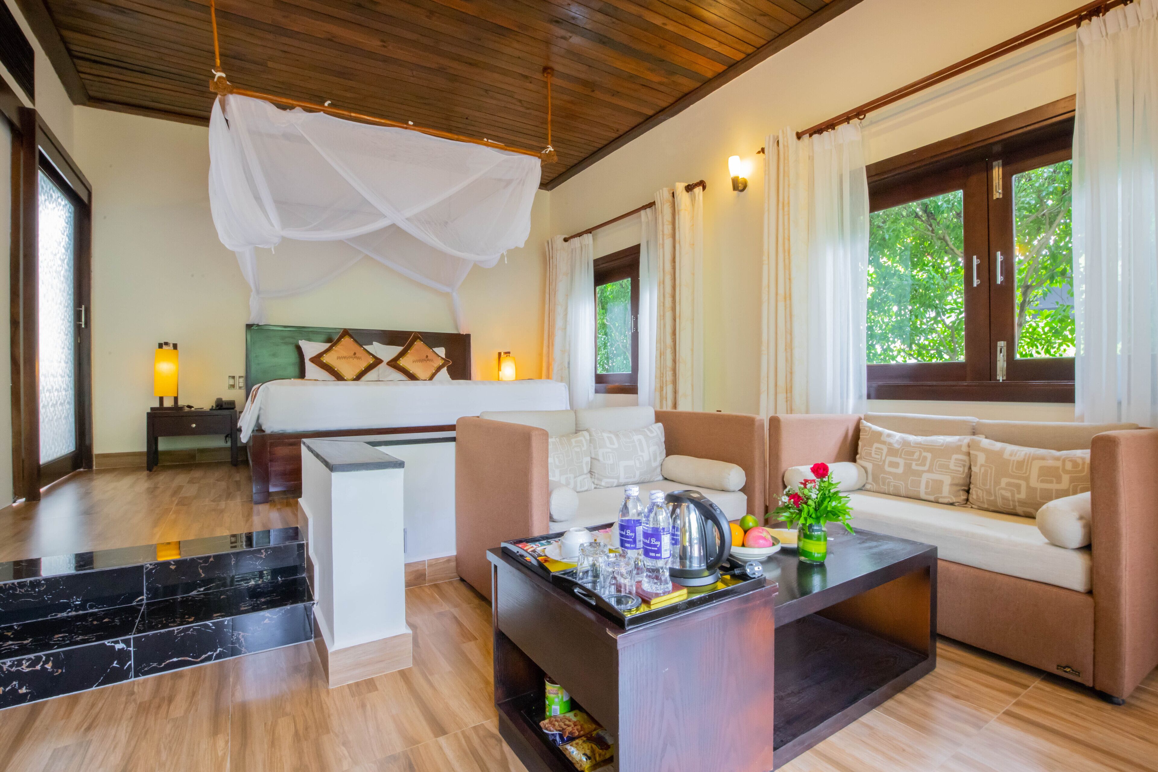 jacuzzi sea view | 1 bedroom, minibar, in-room safe, desk