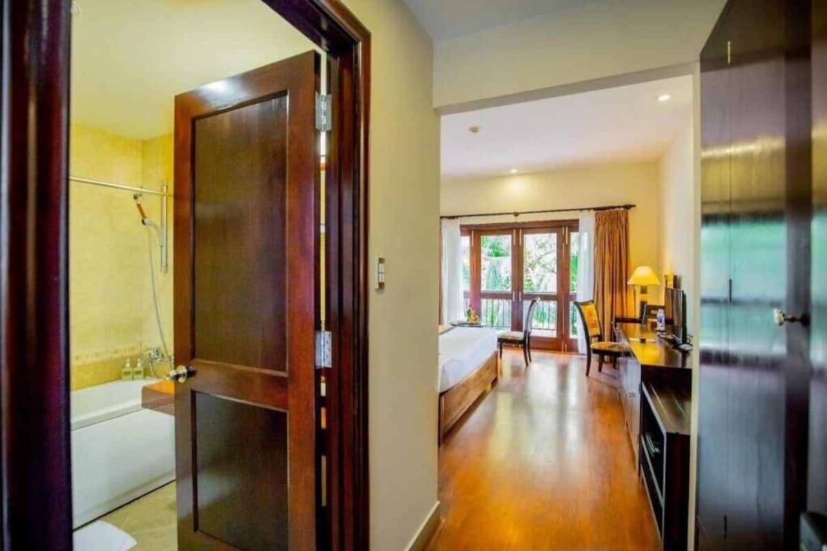 미니바, 객실 내 금고, 책상, 암막 커튼