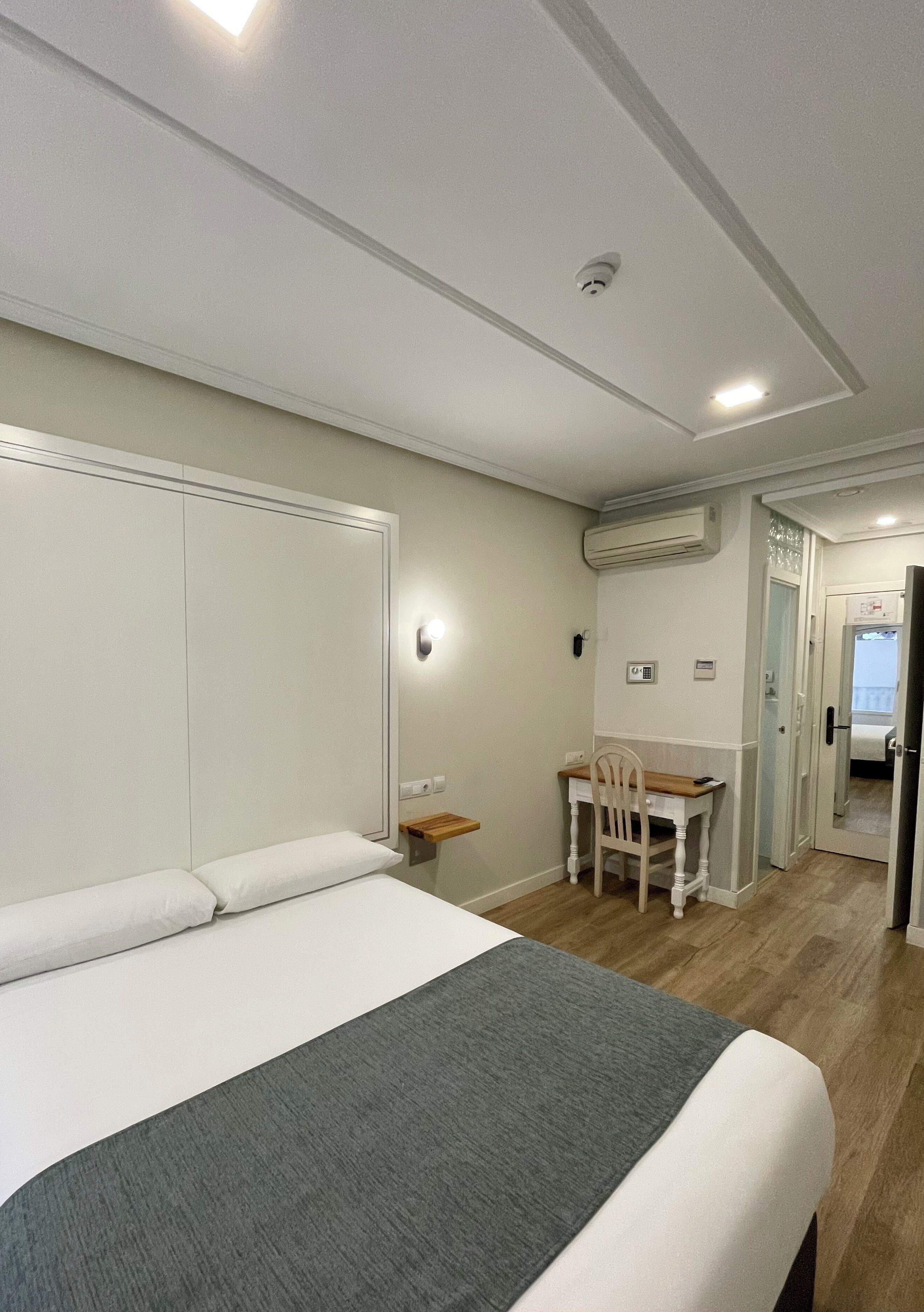 Photo - Hostal Met Madrid