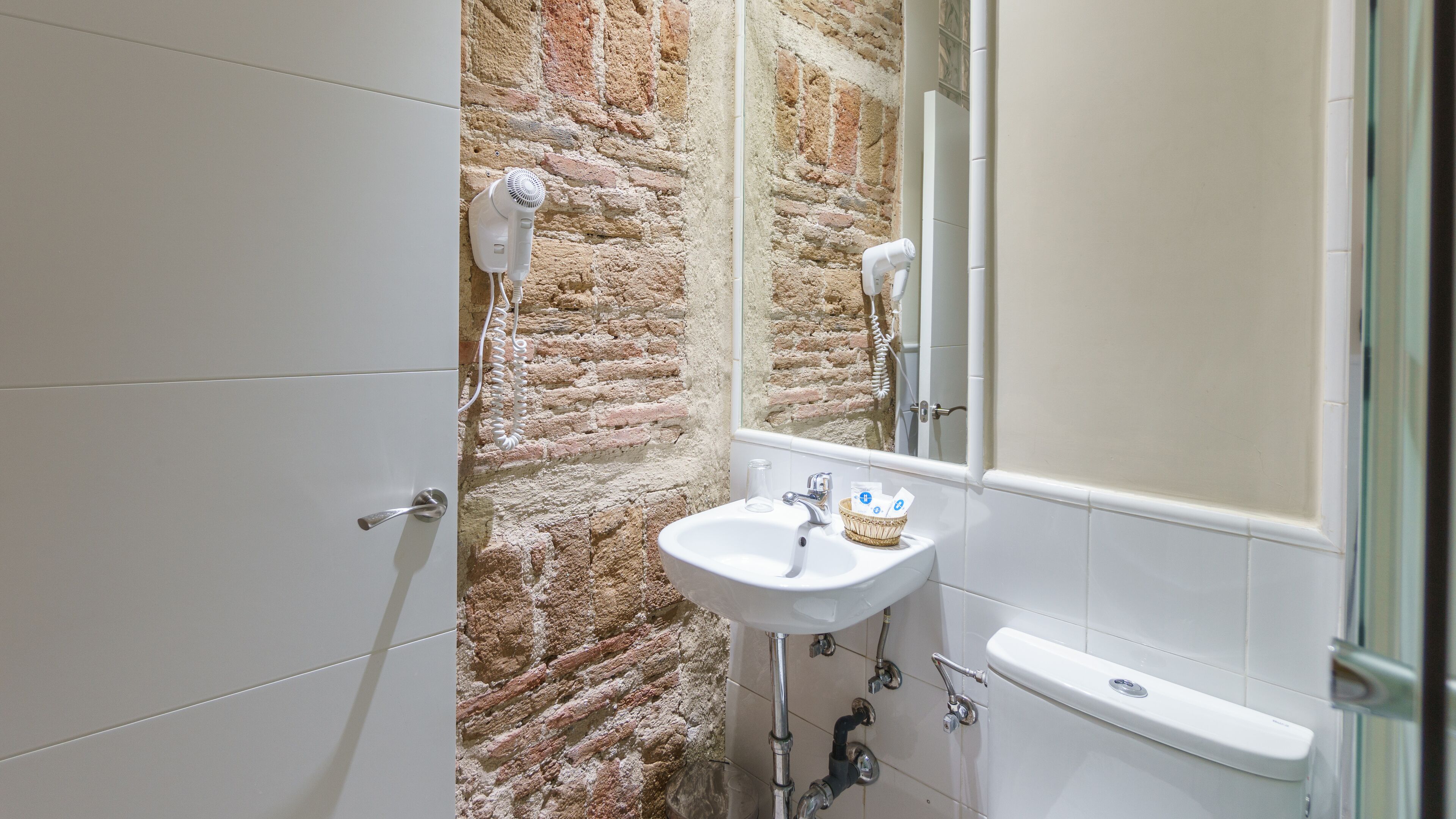 Photo - Hostal Met Madrid