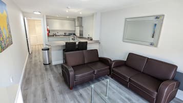1 Bedroom Twin Apartment  | In-room safe, desk, free WiFi, bed sheets