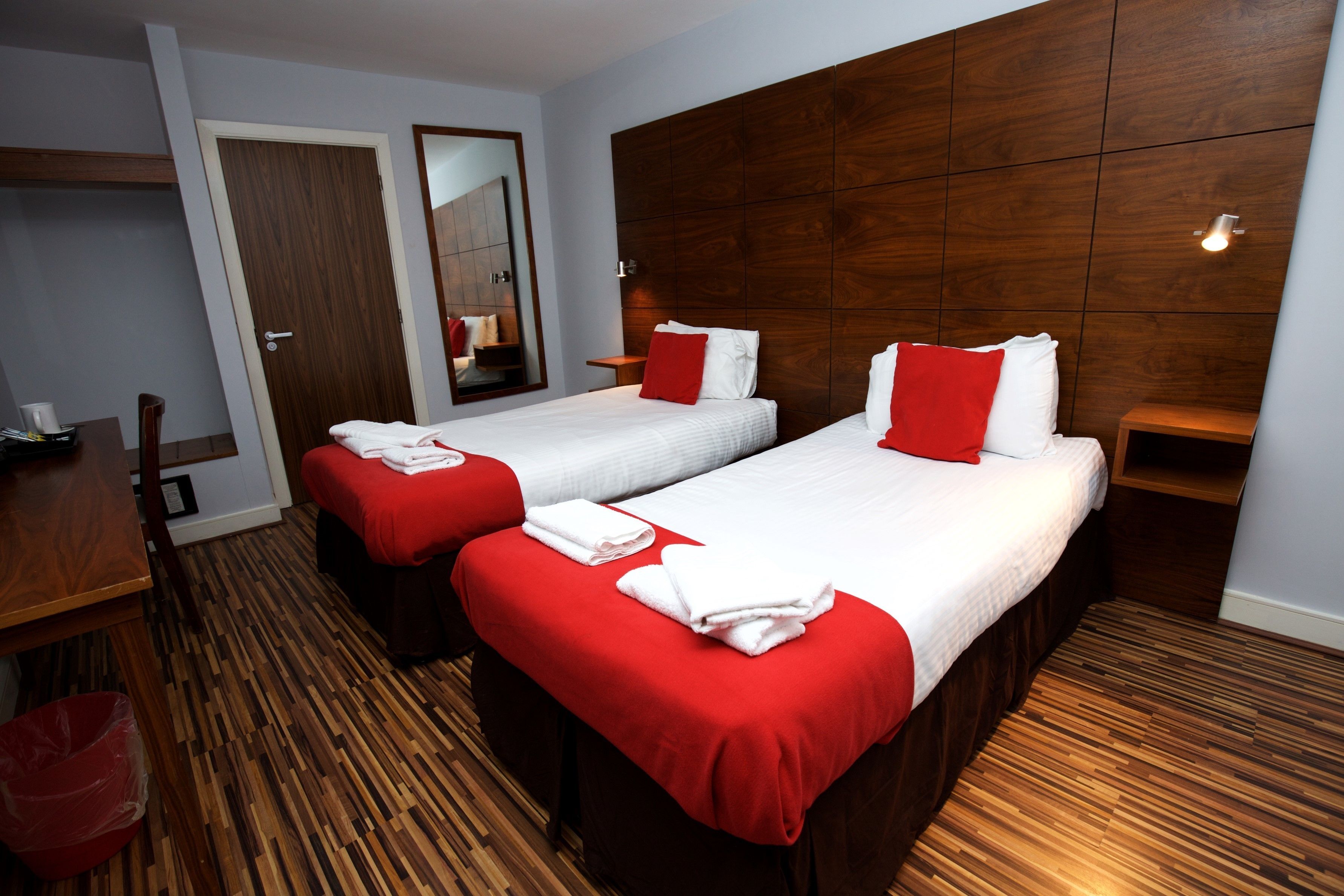 Photo - International Inn