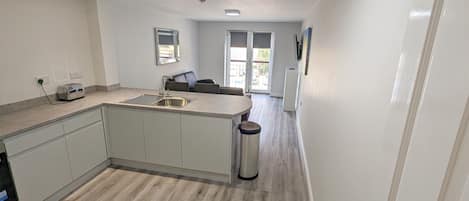 Værelse med 2 enkeltsenge - 1 soveværelse | Opholdsområde | LCD-tv