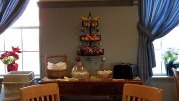 Free daily continental breakfast