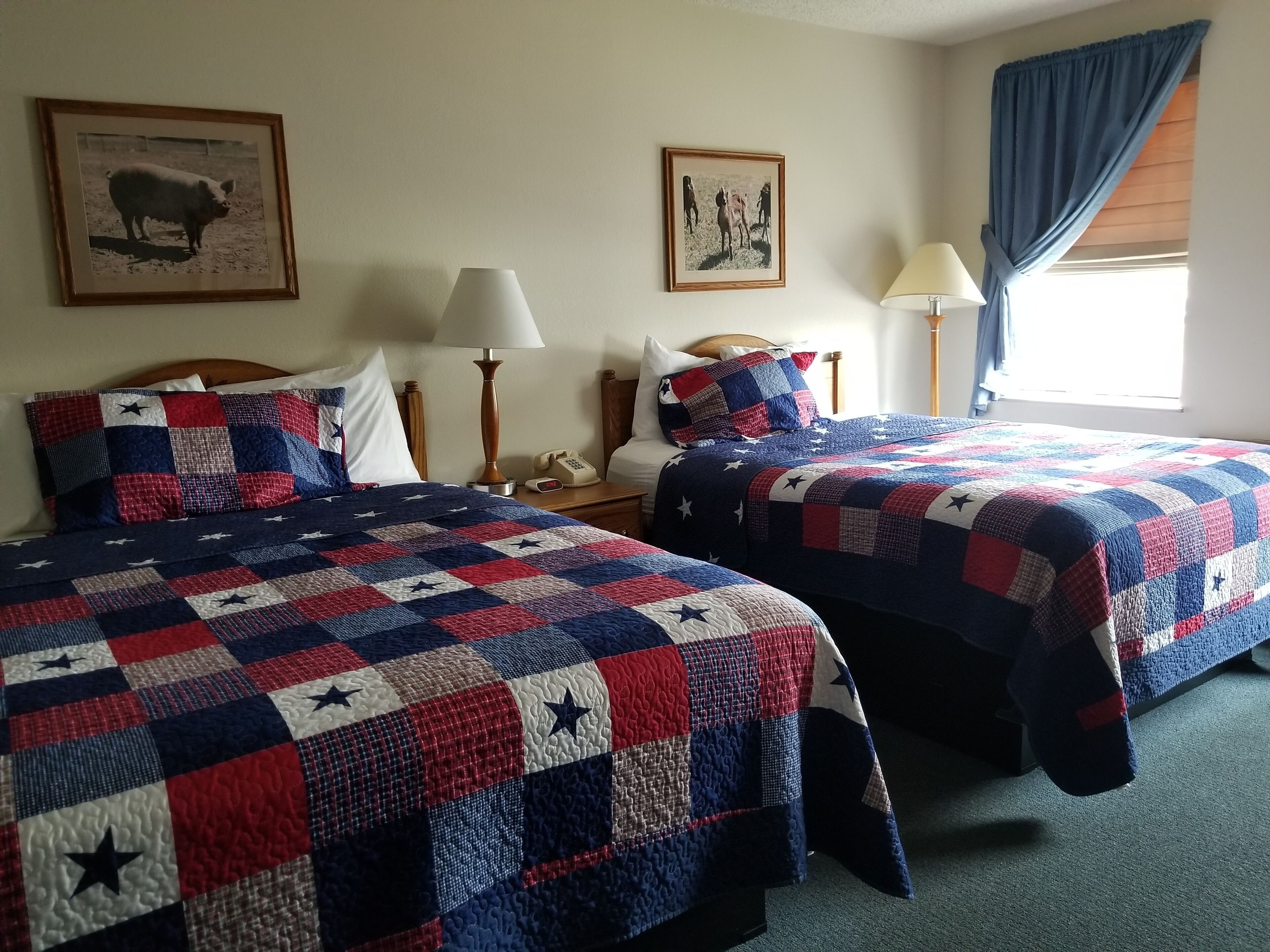 quadruple room, 2 queen beds, non smoking | free wifi, bed sheets