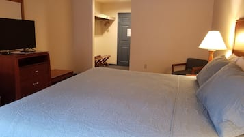 Standard Single Room, 1 King Bed, Accessible, Refrigerator & Microwave | Free WiFi, bed sheets