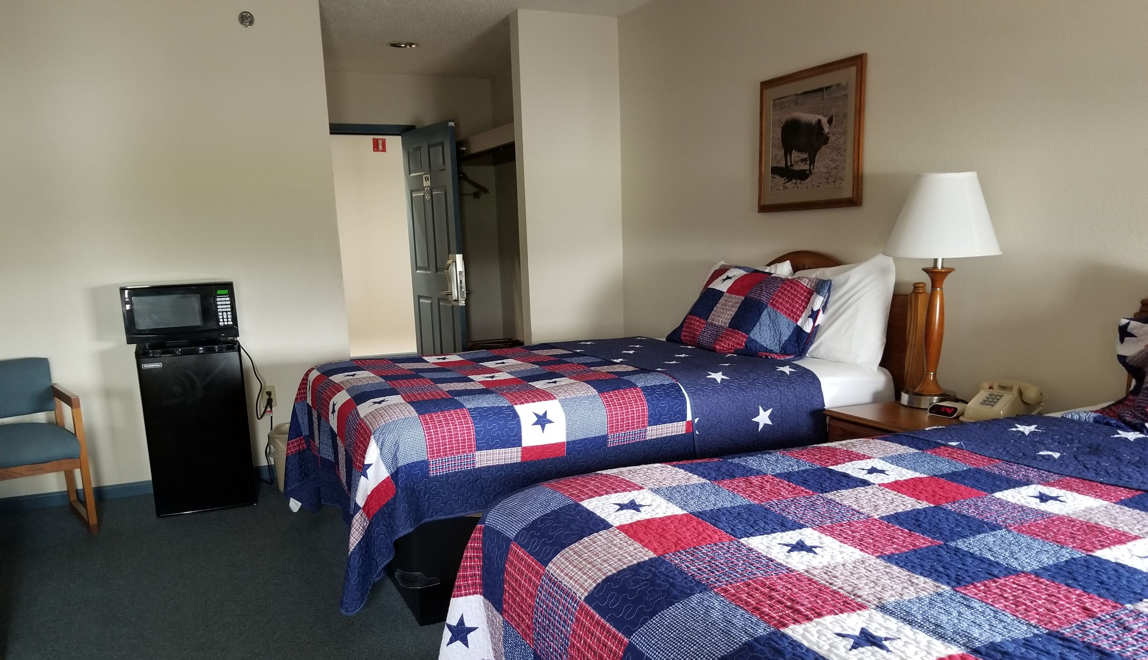 quadruple room, 2 queen beds, non smoking | free wifi, bed sheets