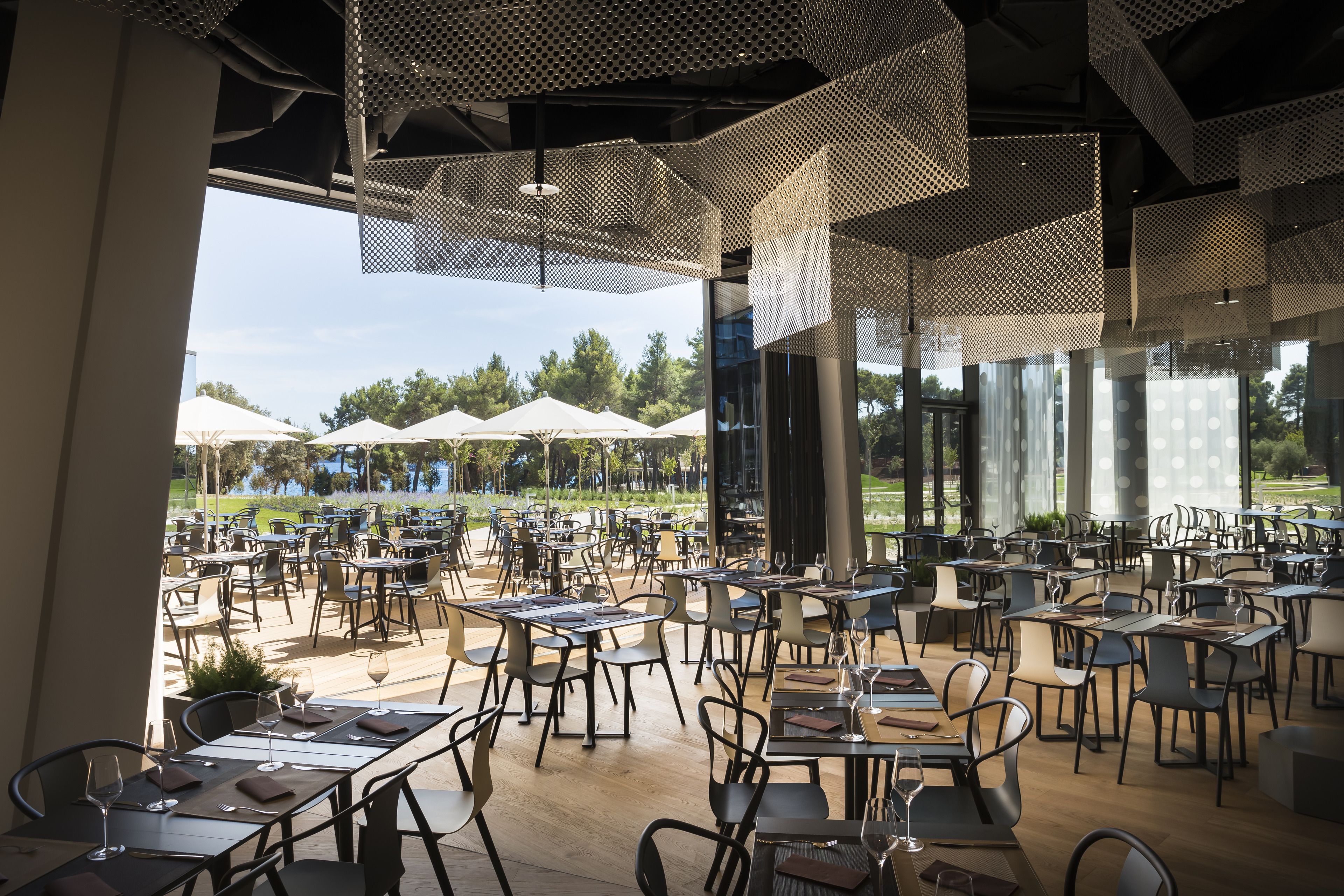 3 restaurants, breakfast, lunch served; local and international cuisine