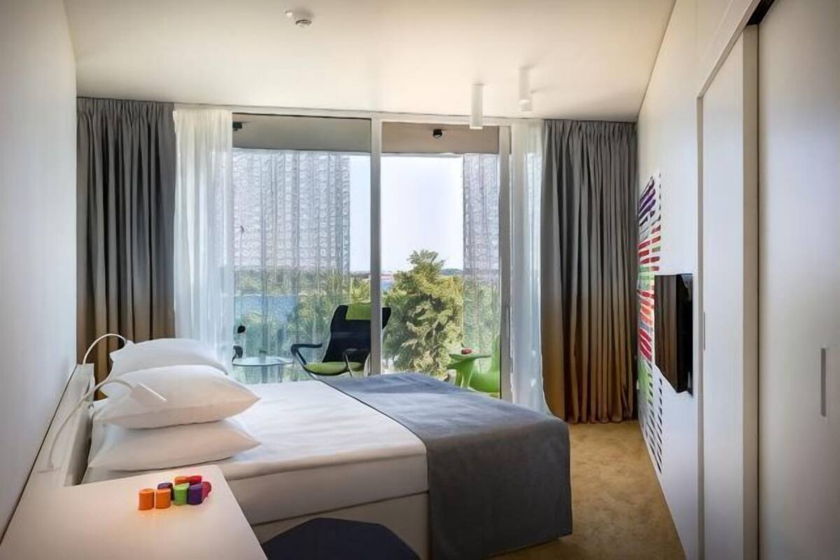 Minibar, két bảo mật tại phòng, bàn, màn/rèm cản sáng 