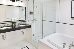 Deluxe King | Bathroom | Free toiletries, hair dryer, bathrobes, slippers