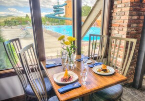 2 Restaurants, Frühstück, Mittagessen, Abendessen, amerikanische Küche