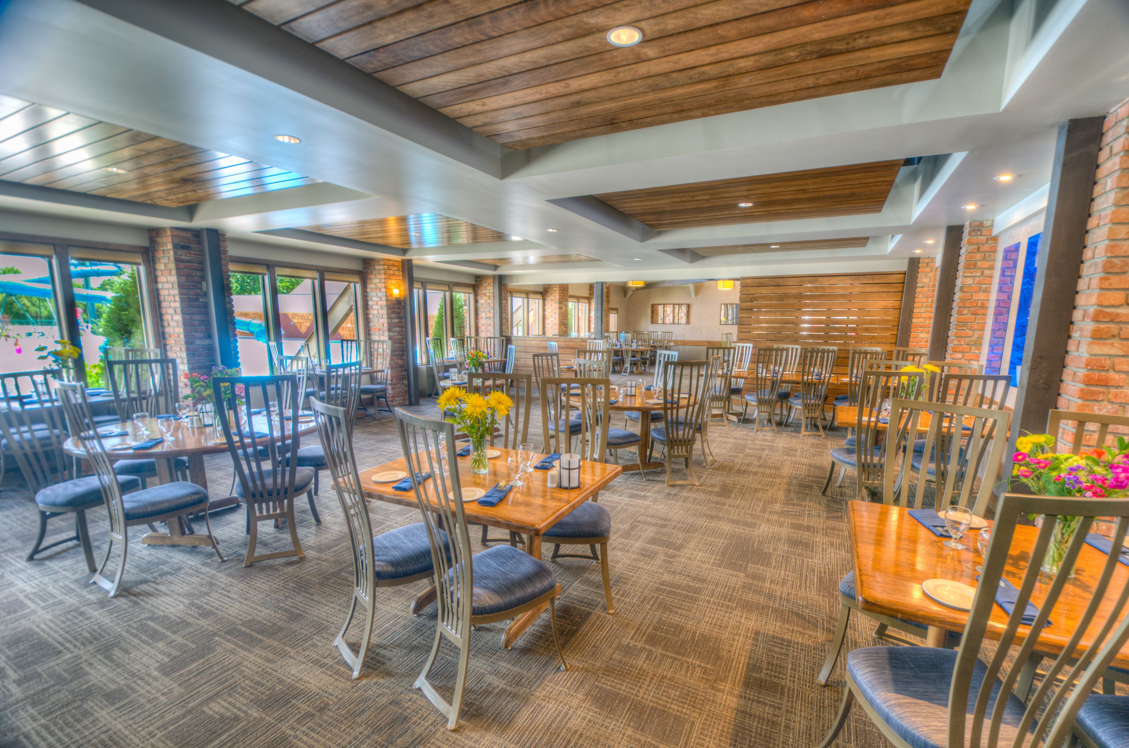 2 restaurants, serveren ontbijt, lunch, diner, Amerikaanse gerechten