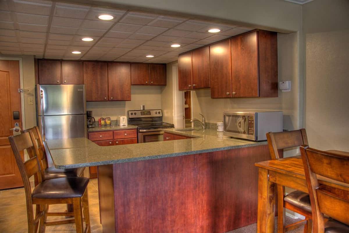 traditional suite | private kitchen | microwave, coffee/tea maker